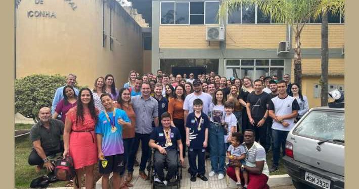 Iconha: Servidores da prefeitura parabenizam os atletas paralímpicos pelas conquistas