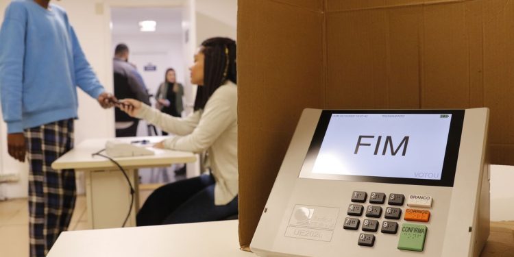 Brasil: Eleitor pode votar no segundo turno mesmo que não tenha comparecido ao primeiro
