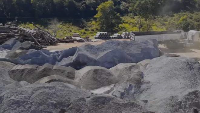 Guarapari: Parceria da prefeitura com empresa possibilita asfaltamento de áreas do município