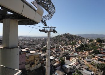 Brasil: Moradores do Alemão e da Penha recebem doação de 5 mil livros