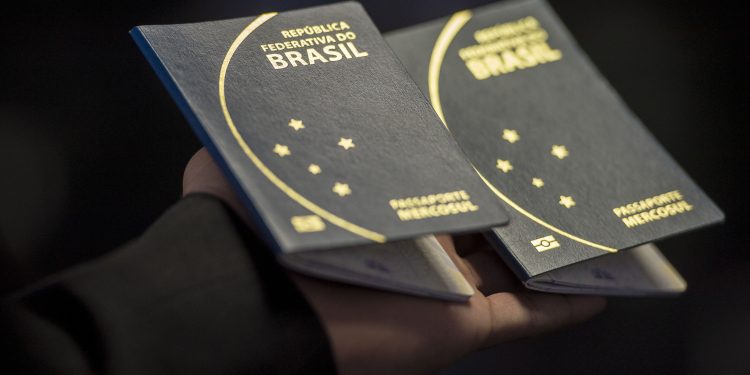 Brasil: Polícia Federal suspende confecção de novos passaportes a partir de hoje (19)