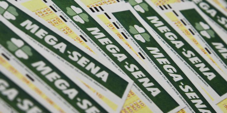 Brasil: Mega-Sena acumulada sorteia R$ 65 milhões na quarta (30)