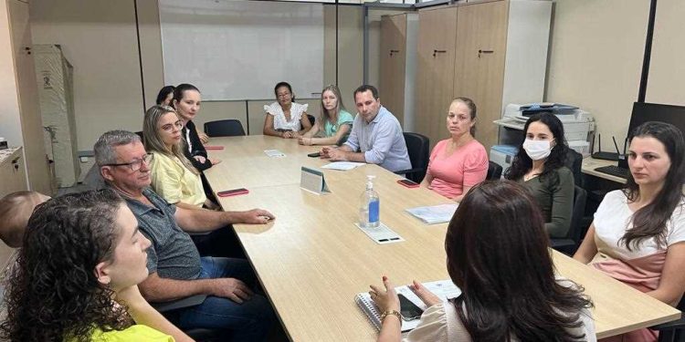 Iconha: Prefeito dá posse aos membros do Conselho de Alimentação Escolar