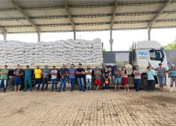 Itapemirim: Prefeitura entrega briquete (miojo) a produtores rurais