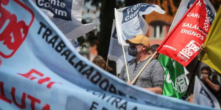 Mundo: Greve geral paralisa parcialmente Portugal