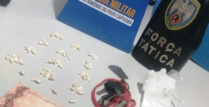 Rio Novo: Polícia Militar prende homem com drogas