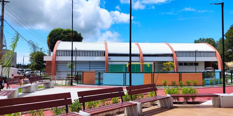 Anchieta: Prefeitura e Samarco entregam ampla praça em Chapada do A