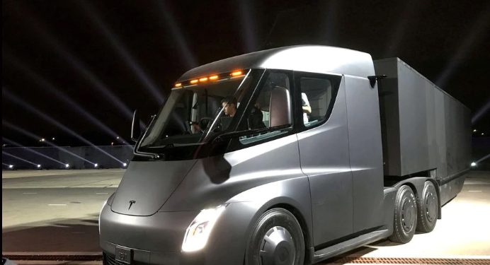 Mundo: Musk pronto para lançar o caminhão elétrico da Tesla