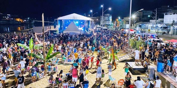Anchieta: Luaus agitam o verão da cidade