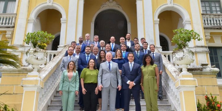 Estado: Casagrande reúne secretariado no primeiro dia do novo mandato