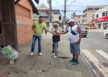 Guarapari: Prefeitura realiza ação de conscientização do defeso no Mercado de Peixe