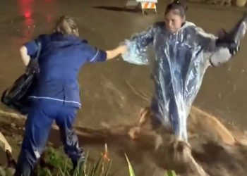 Mundo: Inundações com forte tempestade na Califórnia colocam milhões em risco