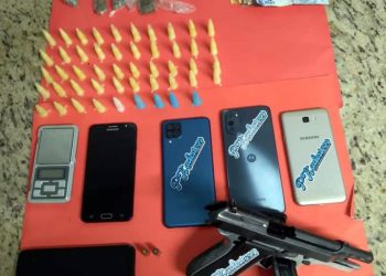 Polícia: PM apreende drogas e arma em Cachoeiro