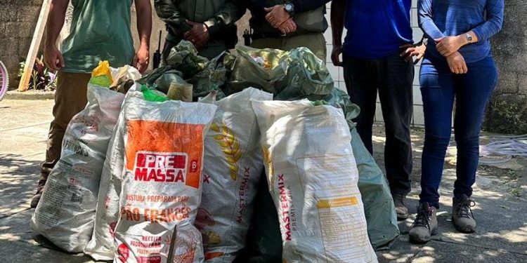 Anchieta: Manguezal recebe ação de limpeza do Meio Ambiente