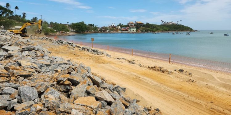 Estado: Governador visita obras de engordamento da Praia de Meaípe, em Guarapari