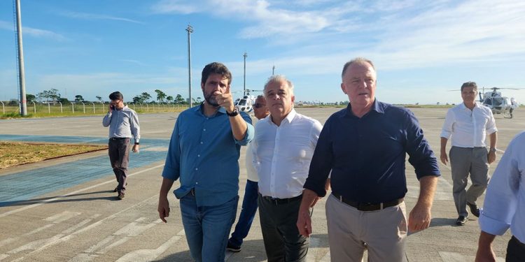 Estado: Ministro visita obras do Aeroporto Regional de Linhares