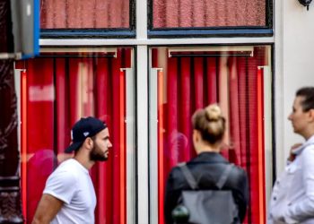 Mundo: Amsterdã proíbe maconha no distrito da luz vermelha