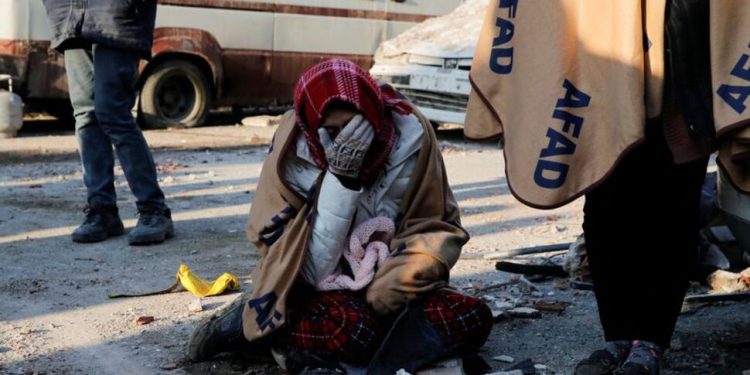 Mundo: Turquia reconhece problemas com socorro pós terremoto