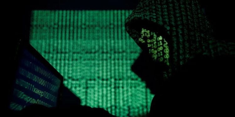 Mundo: Grã-Bretanha sanciona sete russos por crimes cibernéticos