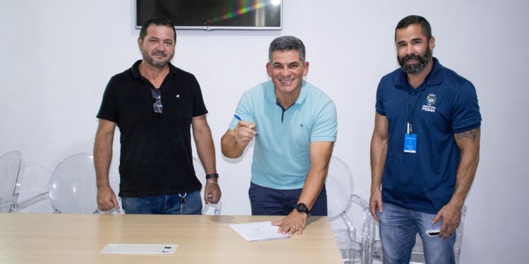 Piúma: “Clube de Vantagens” valoriza o servidor e fomenta a economia local