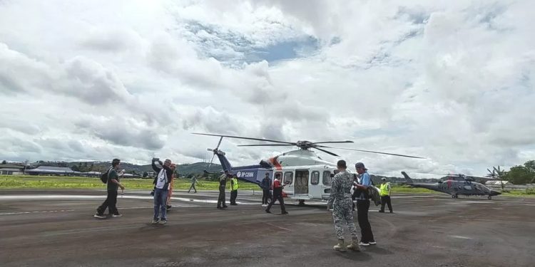 Mundo: Equipes de resgate procuram sobreviventes de queda de avião nas Filipinas