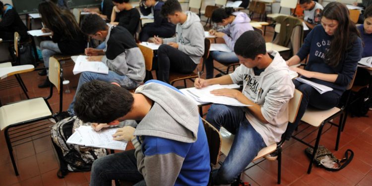 Brasil: População desconhece mudanças trazidas pelo novo ensino médio