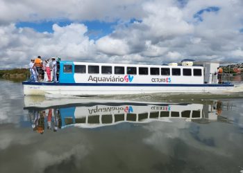 Estado: Casagrande acompanha teste da embarcação do novo Aquaviário