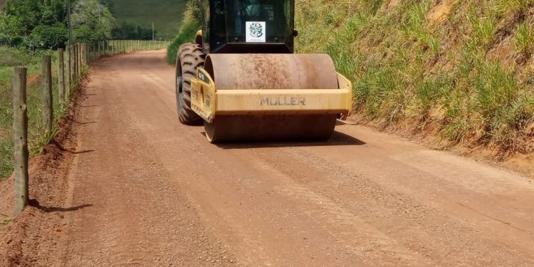 Anchieta: Estrada de Segundo Território recebe aplicação de revsol