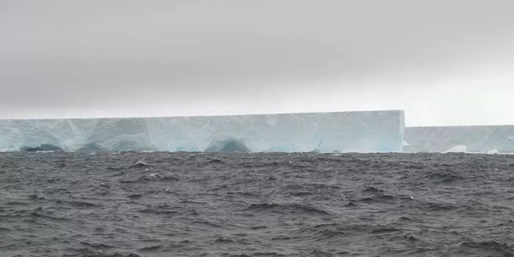 Mundo: Cientistas rastreiam icebergs do tamanho de Londres