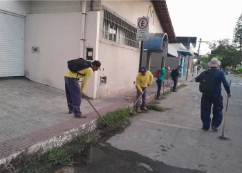 Itapemirim: Prefeitura faz capina, roçada e limpeza da sede ao interior