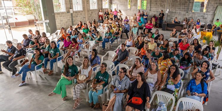 Marataízes: Educação premia programas de 2022 e apresenta projetos para este ano