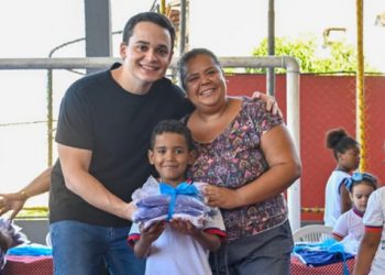 Vitória: Prefeitura entrega uniformes escolares mais inclusivos para estudantes da rede