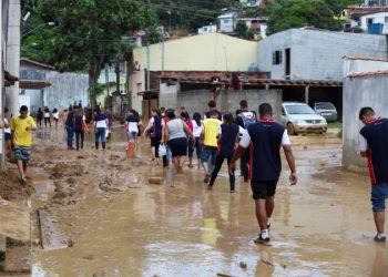 Brasil: Defesa Civil de SP alerta para temporais no litoral durante feriado de Páscoa