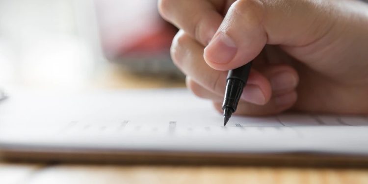 Guarapari: Prefeitura abre concurso com mais de 70 vagas e salário de até 8 mil