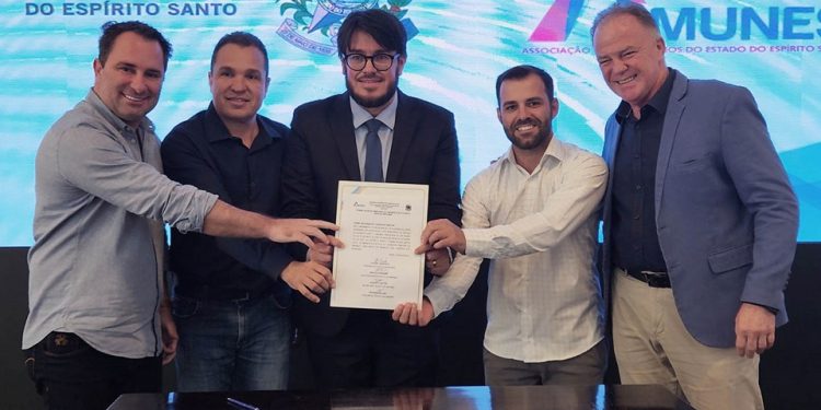 Estado: Governador recebe nova diretoria de entidade dos prefeitos capixabas
