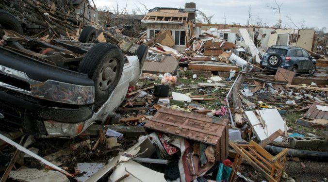 Mundo: Tornados atingem os Estados Unidos e deixam ao menos 18 mortos