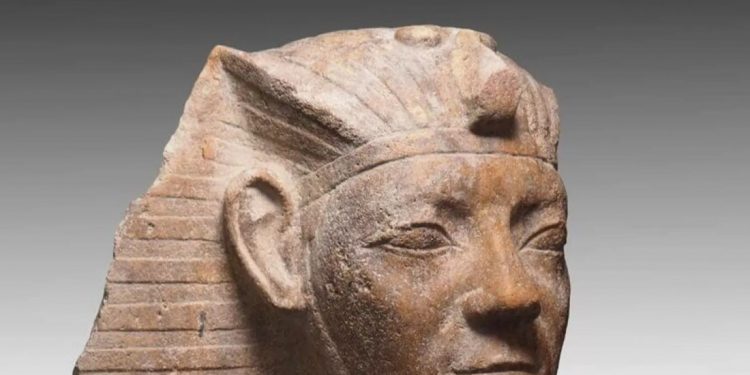 Mundo: Esfinges com rostos de faraós são encontradas em antigo templo solar