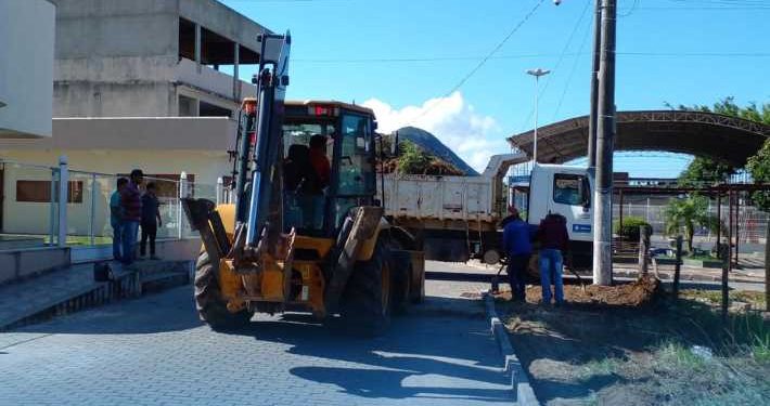 Itapemirim: Prefeitura trabalha na limpeza e remoção de entulho pela cidade