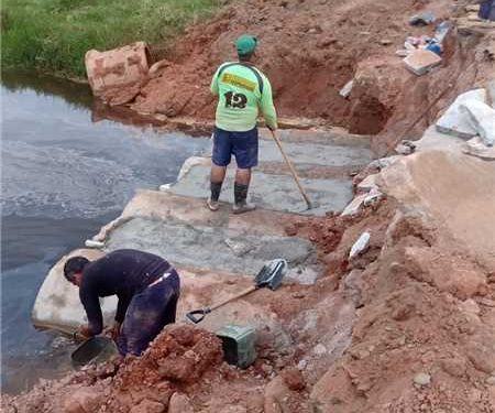 Itapemirim: Prefeitura faz obras para conter erosão em estradas