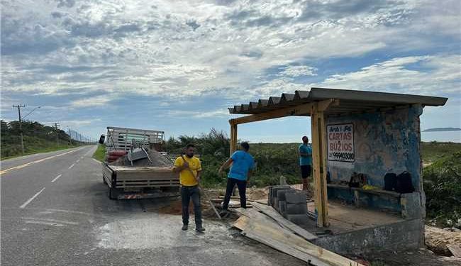 Itapemirim: Prefeitura constrói e reforma pontos de ônibus