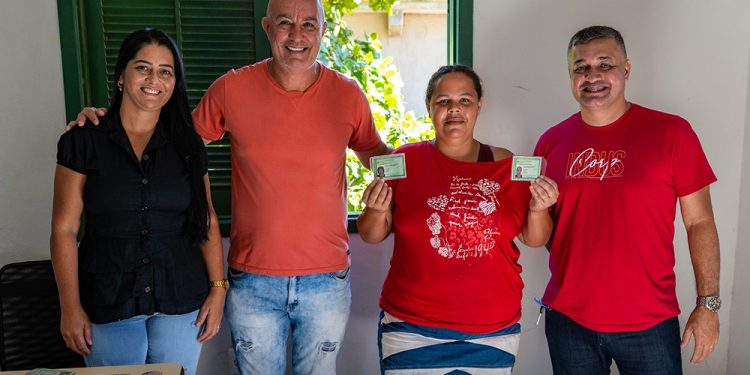 Marataízes: Prefeitura entrega carteiras de identidade para comunidade pesqueira