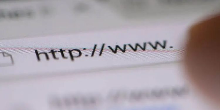 Brasil: Moderação de conteúdo por redes sociais divide especialistas