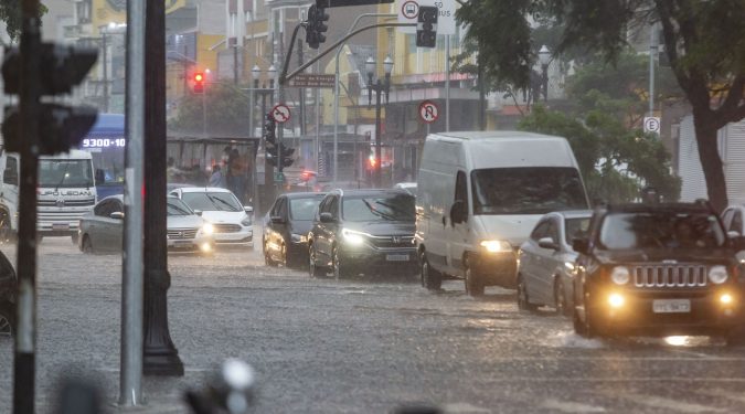 Brasil: Governo de SP faz parceria com app Waze para divulgar alertas de enchentes