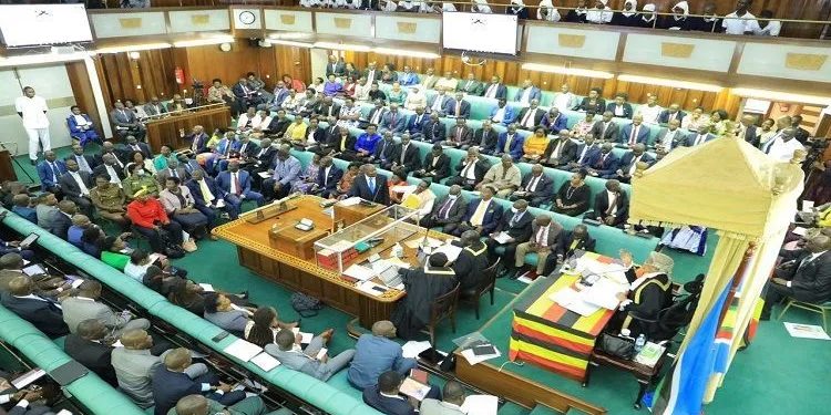 Mundo: Parlamento da Uganda aprova projeto de lei que criminaliza LGBTQ+