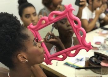 Vitória: Workshop de maquiagem capacita participantes para o mercado de trabalho