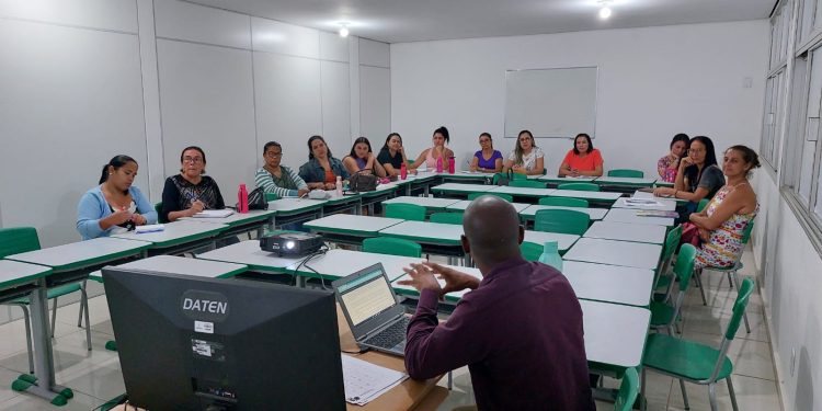 Anchieta: Prefeitura oferece curso de Libras para educadores e famílias