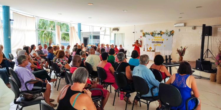 Anchieta: Páscoa dos idosos com louvor e seresta na confraternização