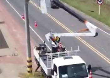 Piúma: Prefeitura continua instalando pontos de LED pela cidade