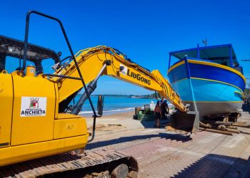 Anchieta: Prefeitura já atende às demandas de pescadores com a retroescavadeira