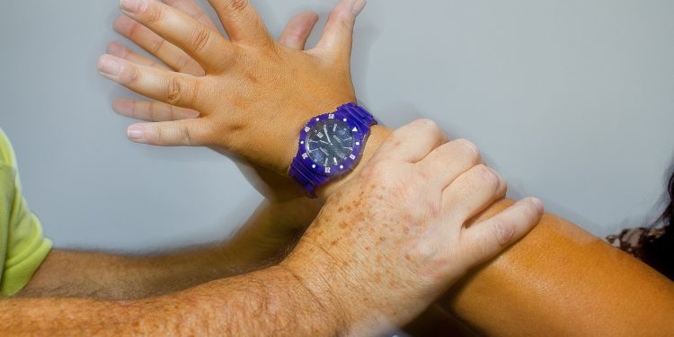 Brasil: Mais de 90% das agressões contra crianças e adolescentes acontecem dentro de casa